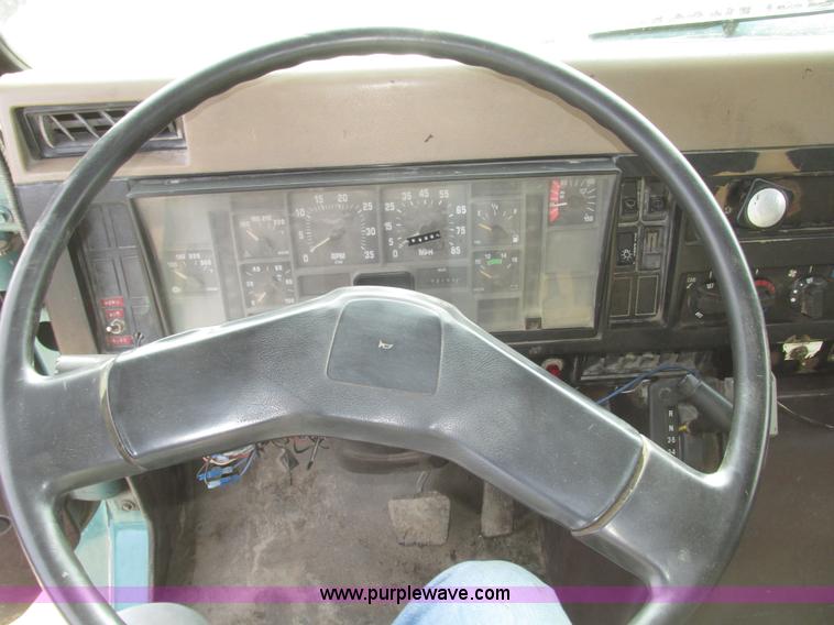 image for item G9799 1991 International 4900 dump truck