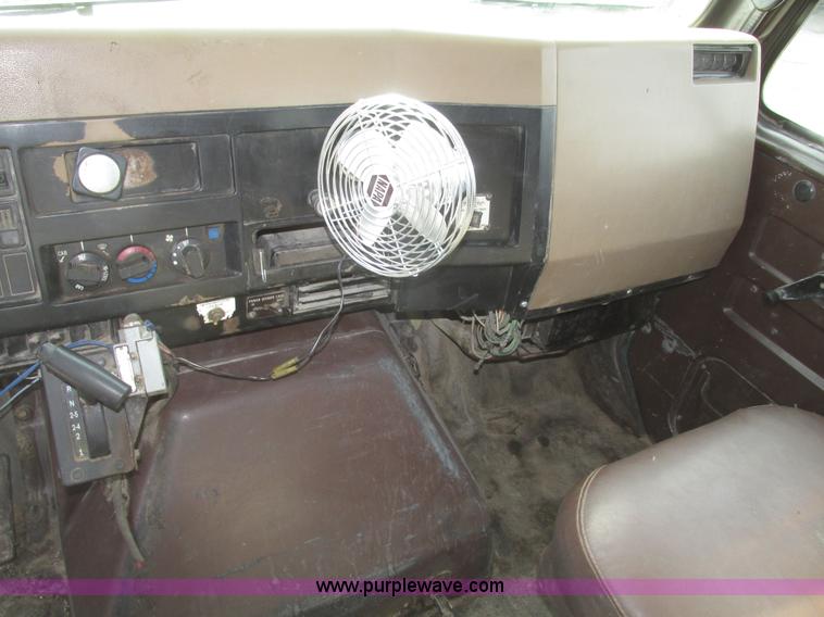 image for item G9799 1991 International 4900 dump truck