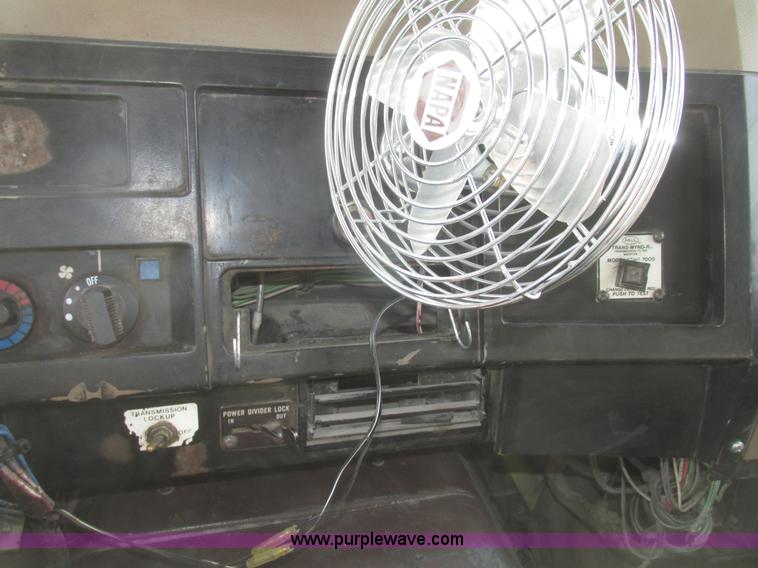 image for item G9799 1991 International 4900 dump truck