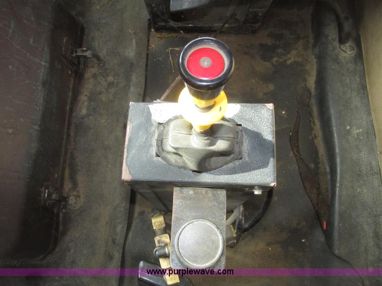 image for item G9799 1991 International 4900 dump truck