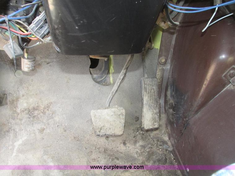 image for item G9799 1991 International 4900 dump truck