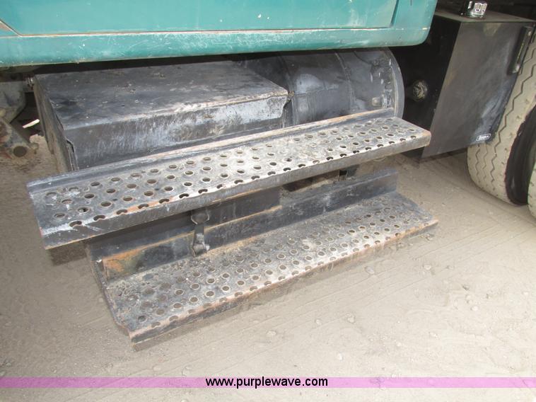 image for item G9799 1991 International 4900 dump truck