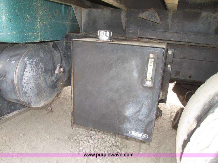 image for item G9799 1991 International 4900 dump truck