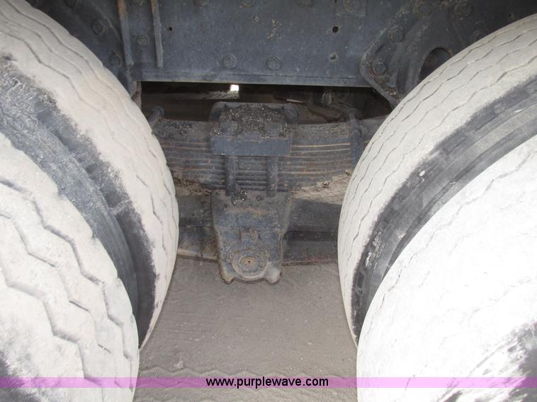 image for item G9799 1991 International 4900 dump truck