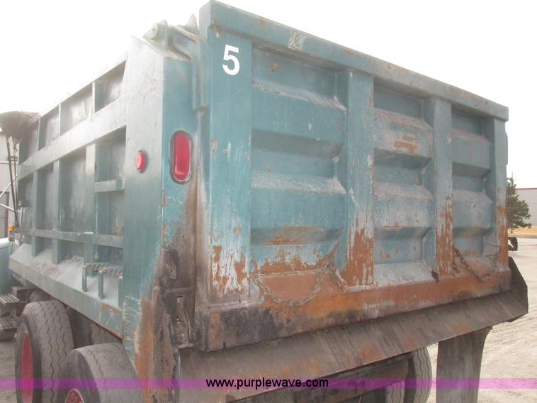 image for item G9799 1991 International 4900 dump truck