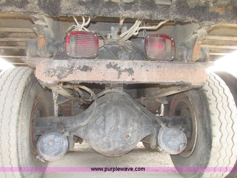 image for item G9799 1991 International 4900 dump truck