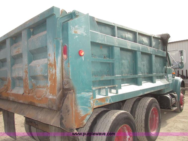 image for item G9799 1991 International 4900 dump truck