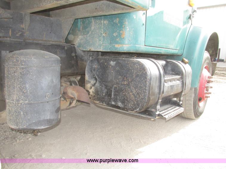 image for item G9799 1991 International 4900 dump truck