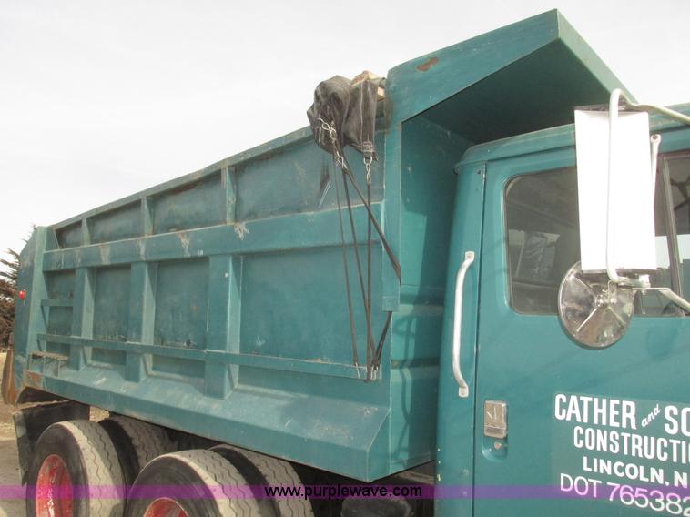 image for item G9799 1991 International 4900 dump truck