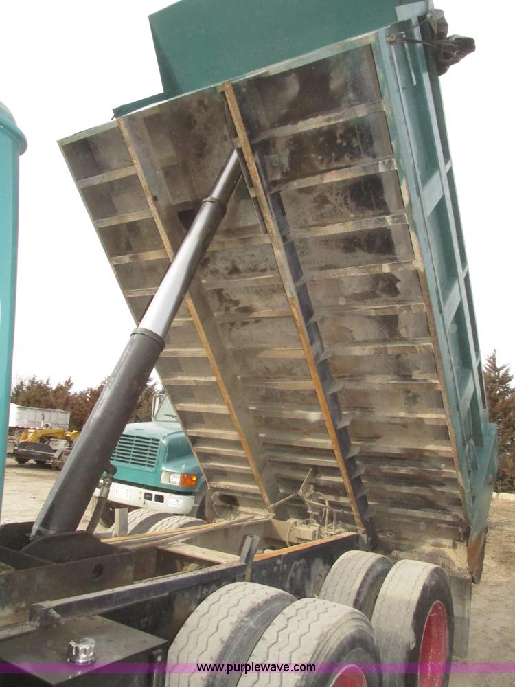 image for item G9799 1991 International 4900 dump truck