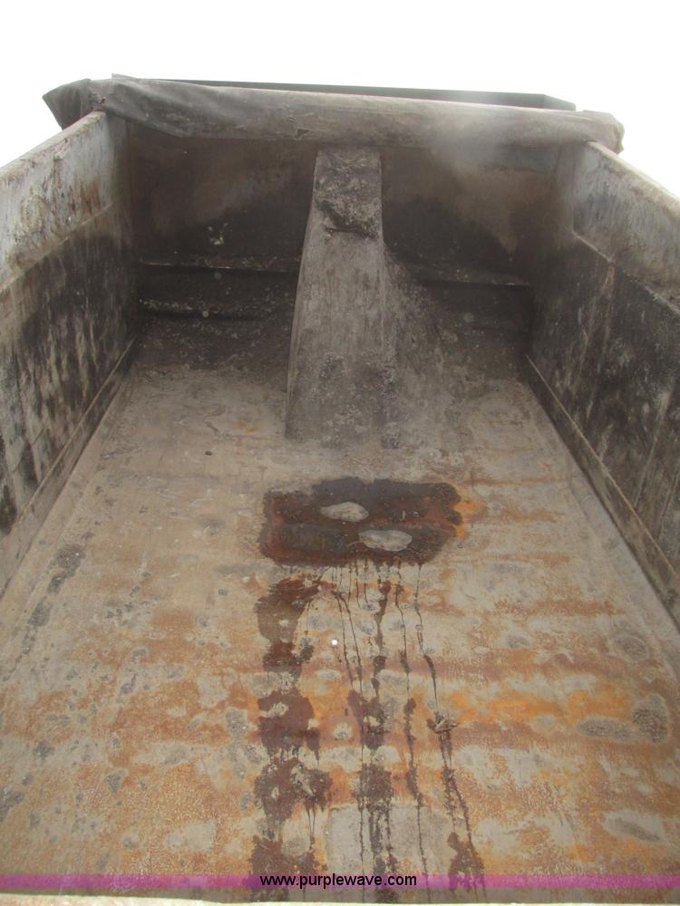 image for item G9799 1991 International 4900 dump truck