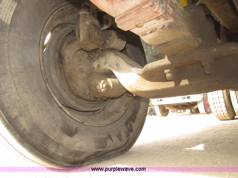 image for item G9799 1991 International 4900 dump truck