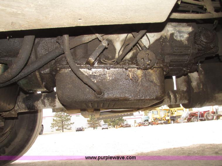 image for item G9799 1991 International 4900 dump truck