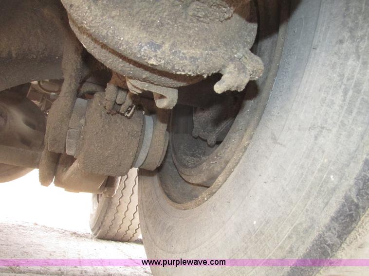 image for item G9799 1991 International 4900 dump truck