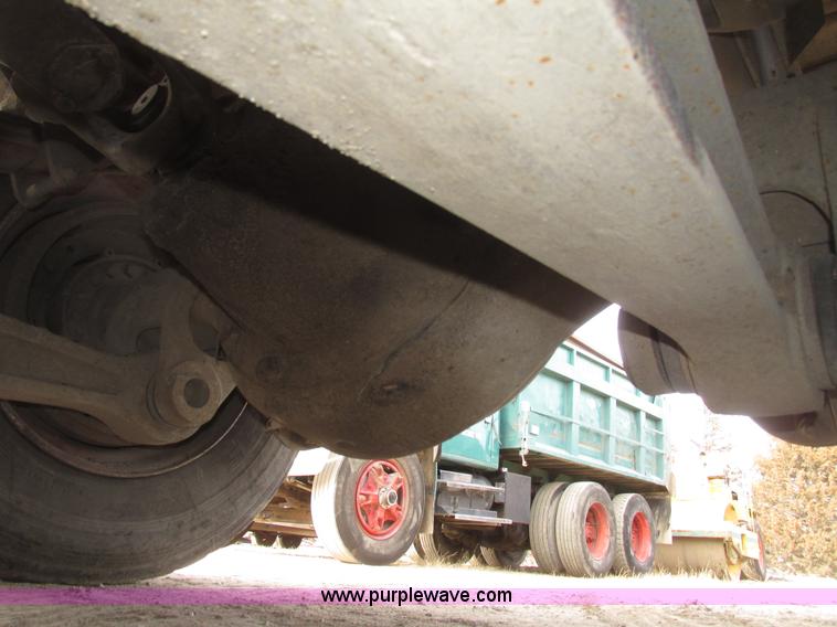 image for item G9799 1991 International 4900 dump truck