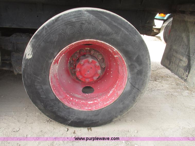 image for item G9799 1991 International 4900 dump truck