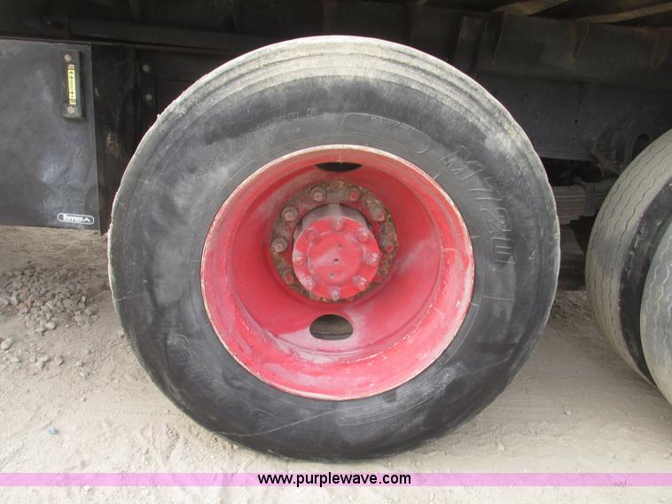 image for item G9799 1991 International 4900 dump truck