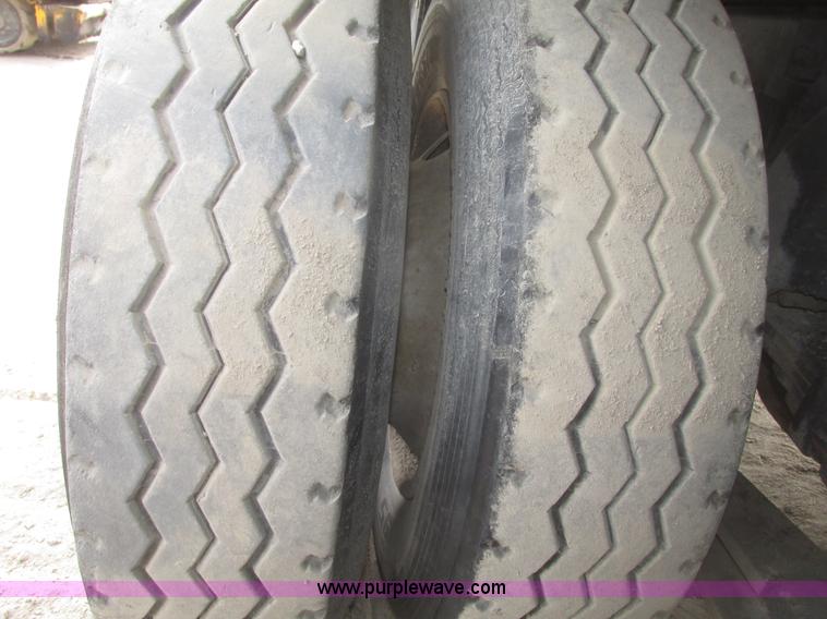 image for item G9799 1991 International 4900 dump truck