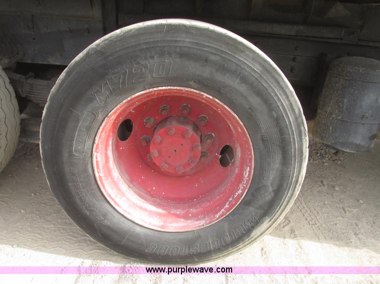 image for item G9799 1991 International 4900 dump truck