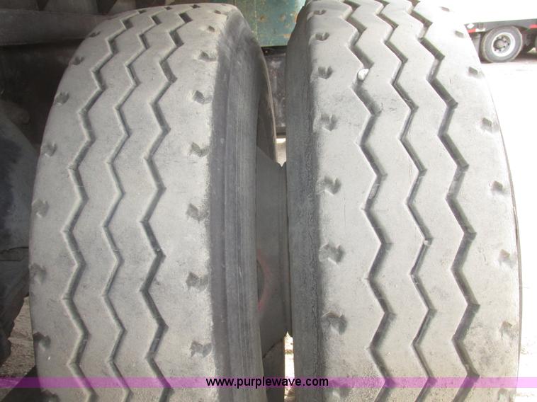 image for item G9799 1991 International 4900 dump truck