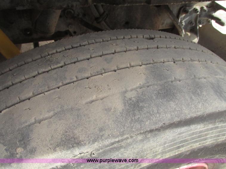 image for item G9799 1991 International 4900 dump truck