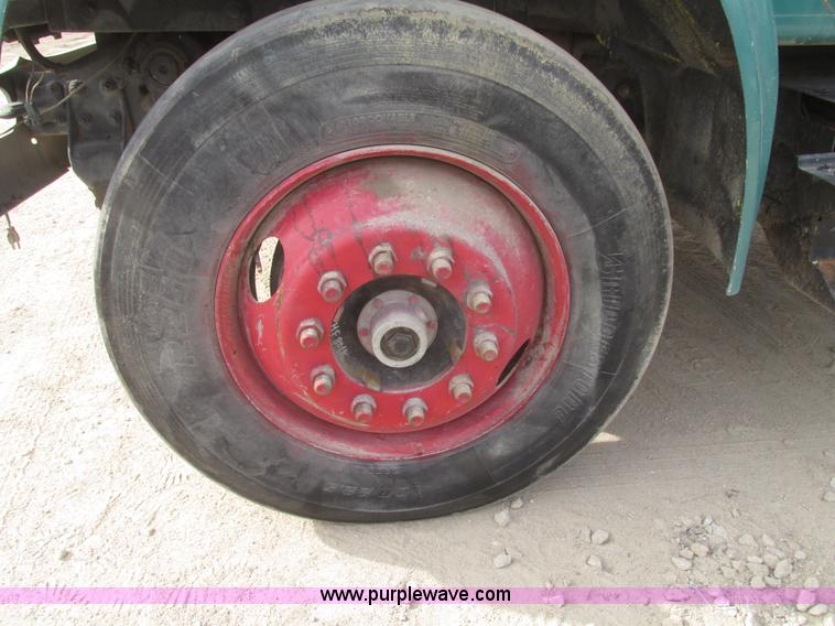 image for item G9799 1991 International 4900 dump truck