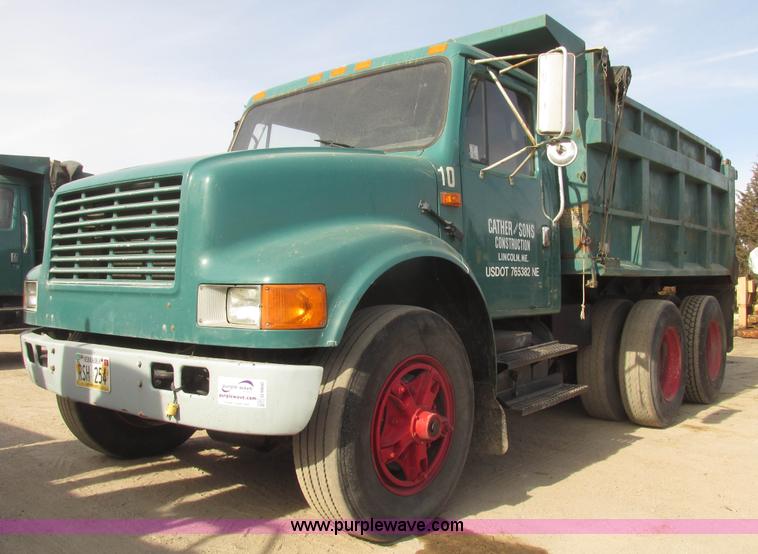 image for item G9800 1991 International 4900 dump truck