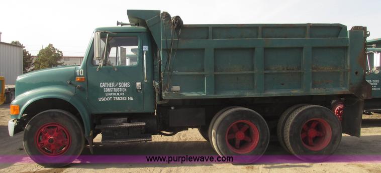 image for item G9800 1991 International 4900 dump truck