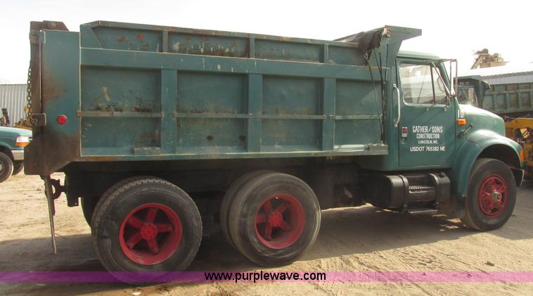 image for item G9800 1991 International 4900 dump truck