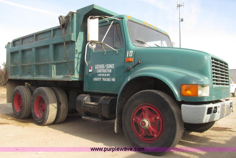 image for item G9800 1991 International 4900 dump truck