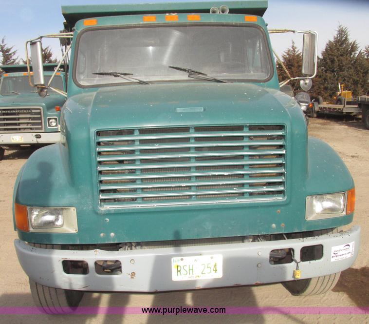 image for item G9800 1991 International 4900 dump truck
