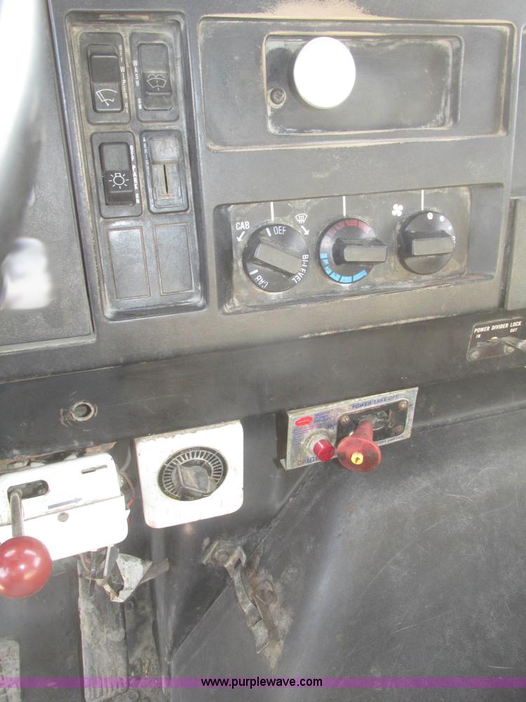 image for item G9800 1991 International 4900 dump truck