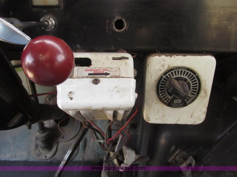 image for item G9800 1991 International 4900 dump truck