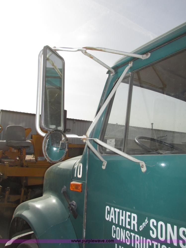 image for item G9800 1991 International 4900 dump truck