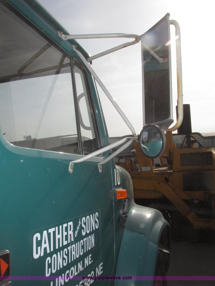 image for item G9800 1991 International 4900 dump truck