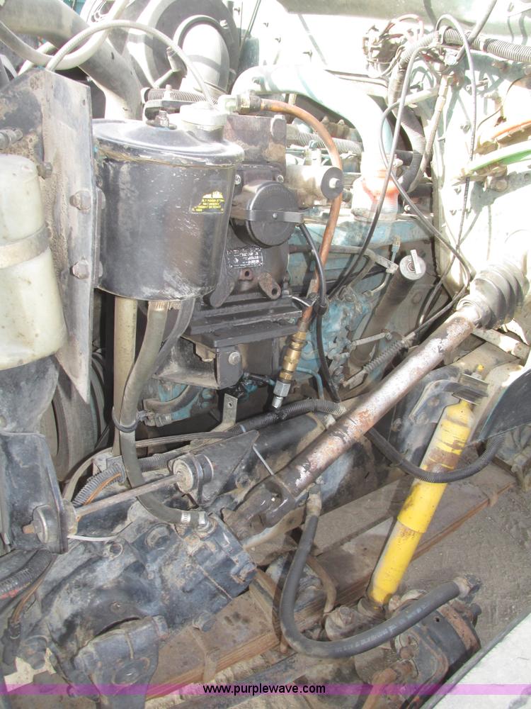 image for item G9800 1991 International 4900 dump truck