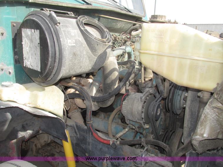 image for item G9800 1991 International 4900 dump truck