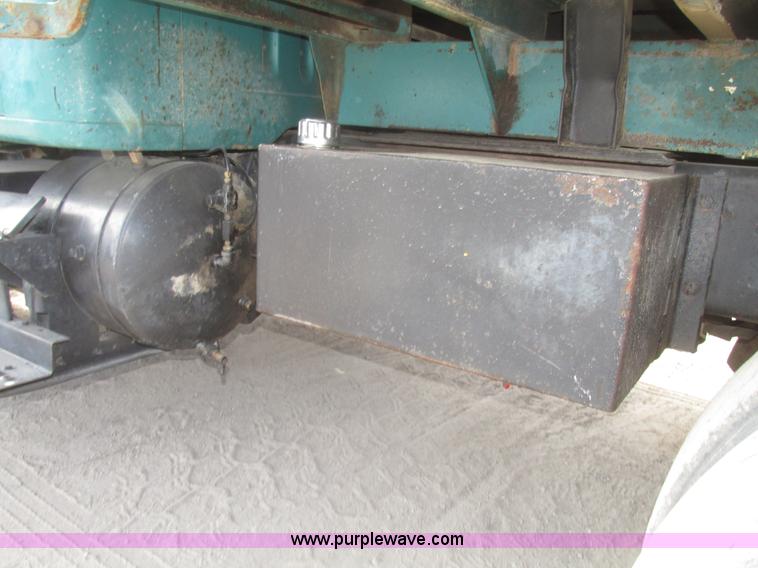 image for item G9800 1991 International 4900 dump truck