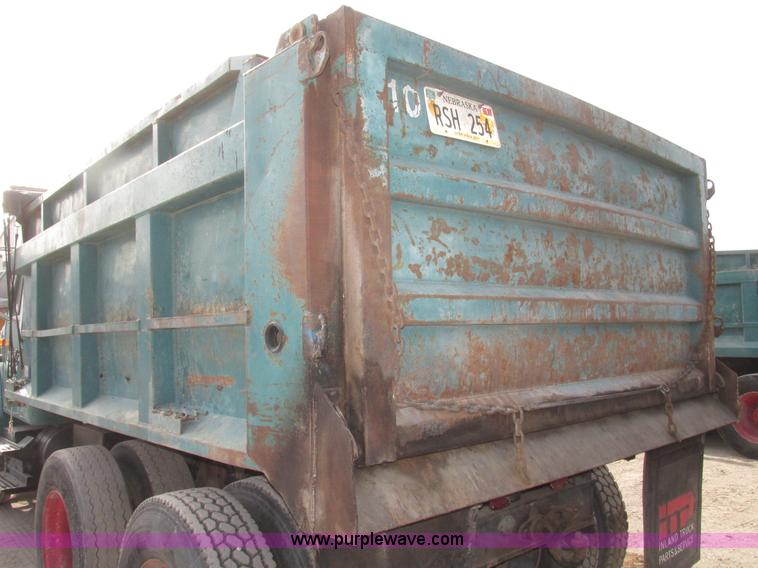 image for item G9800 1991 International 4900 dump truck