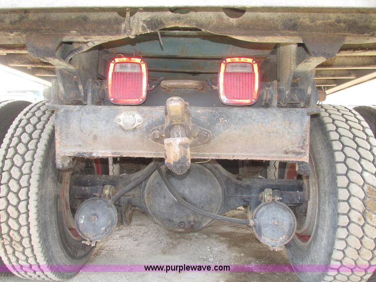 image for item G9800 1991 International 4900 dump truck