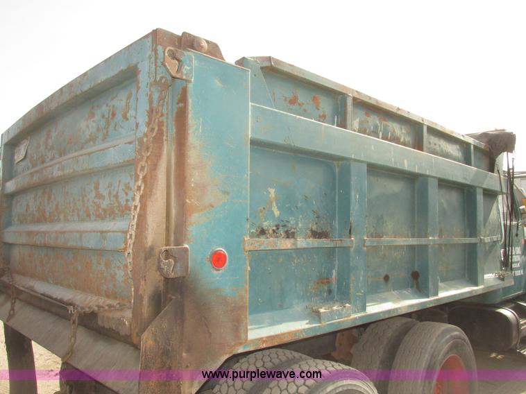 image for item G9800 1991 International 4900 dump truck
