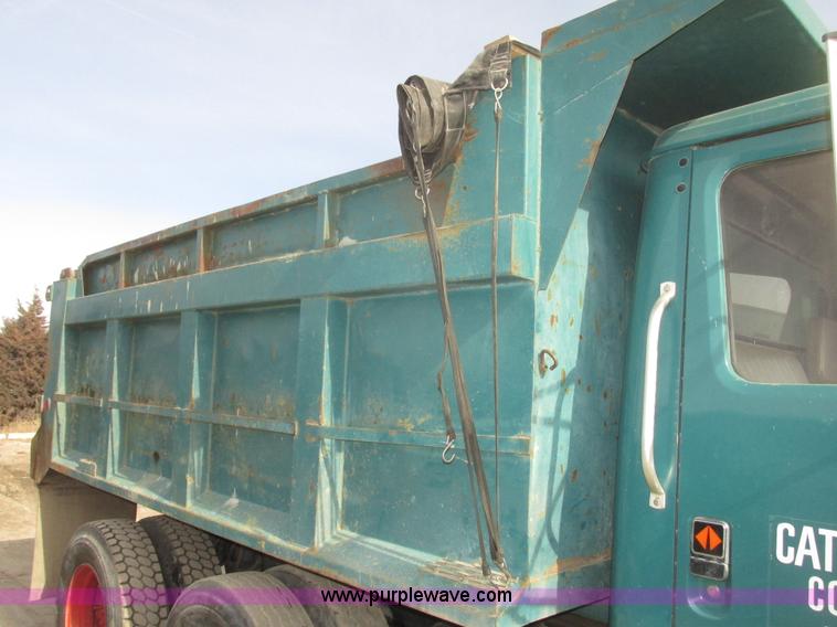 image for item G9800 1991 International 4900 dump truck