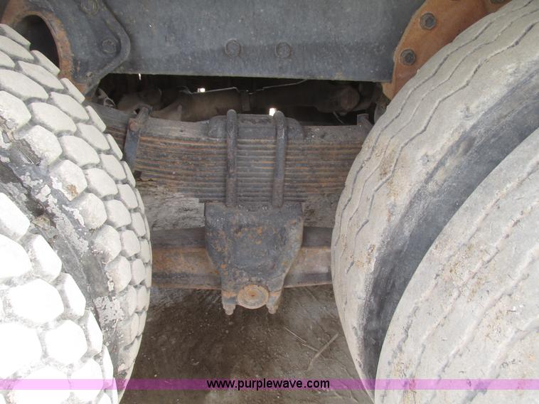 image for item G9800 1991 International 4900 dump truck