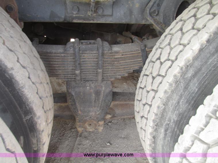 image for item G9800 1991 International 4900 dump truck