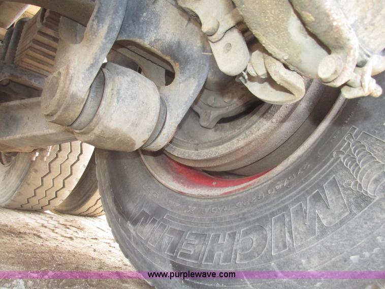 image for item G9800 1991 International 4900 dump truck