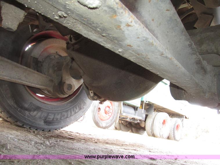 image for item G9800 1991 International 4900 dump truck