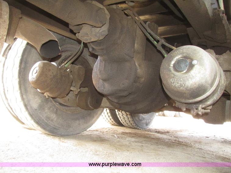 image for item G9800 1991 International 4900 dump truck