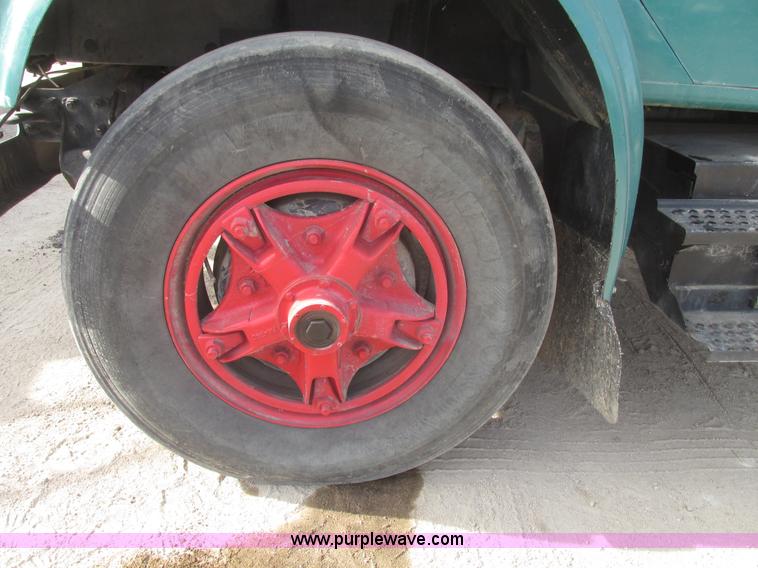 image for item G9800 1991 International 4900 dump truck