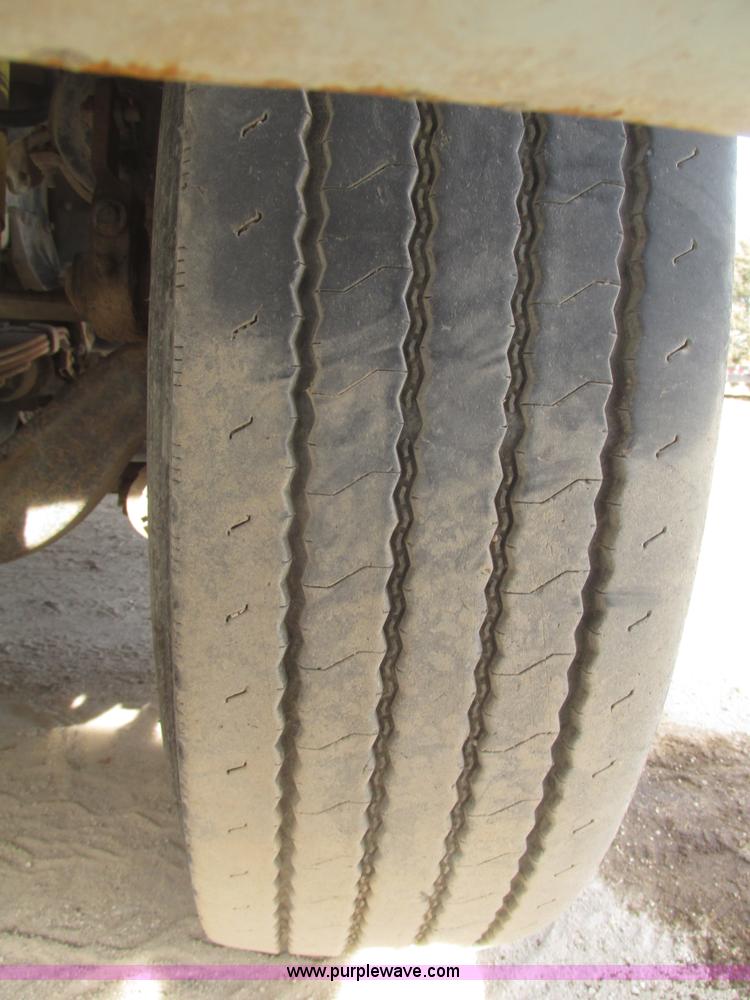 image for item G9800 1991 International 4900 dump truck