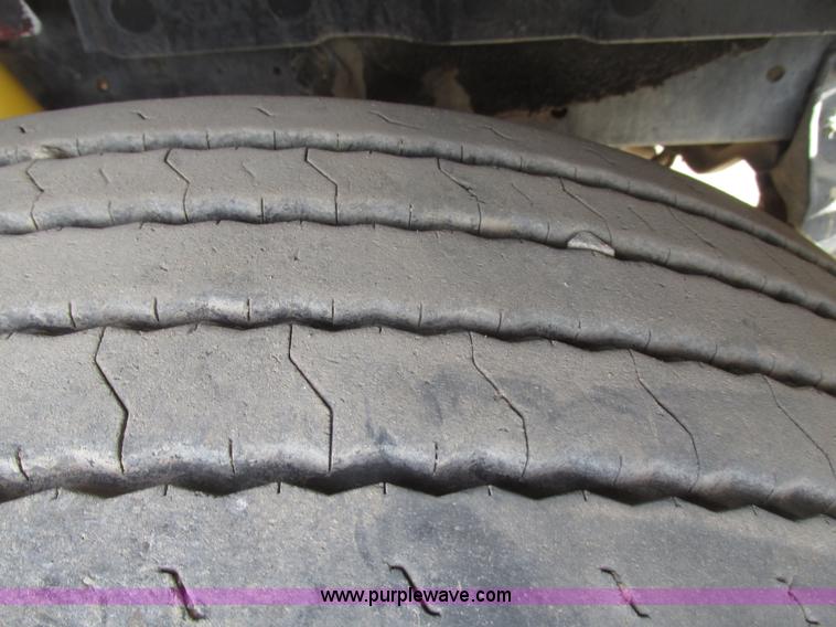 image for item G9800 1991 International 4900 dump truck